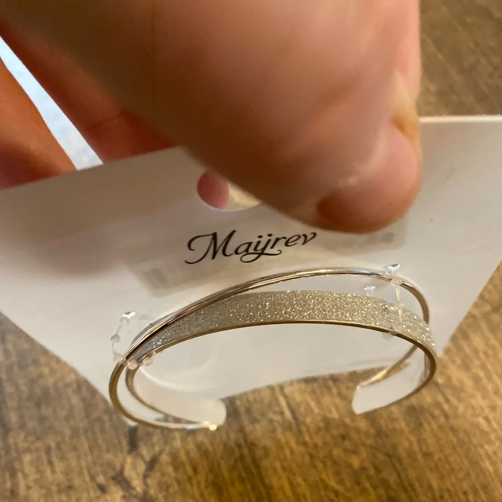 Bracelet - Picture 1 of 3